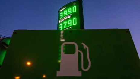 Напрежение на европейските граници - петролни туристи източват бензиностанциите на съседите си