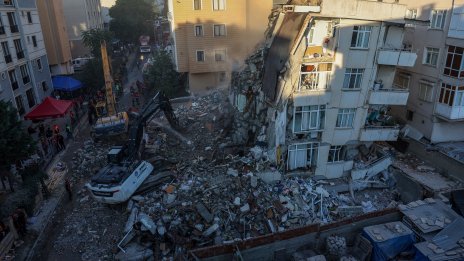 Арестуваха архитекта на рухналата сграда в Истанбул 