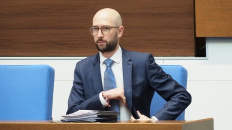 Финансовият министър представи параметрите на удължителния закон