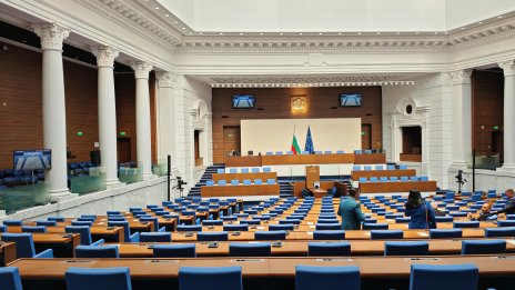 Минималната заплата и промените в Кодекса на труда са първа точка в парламента