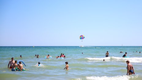 И днес много горещо, до 39&deg; на север