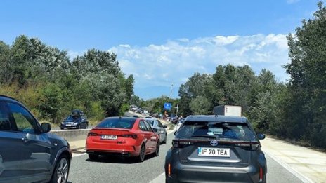 Нова драма в Кресненското дефиле: Срути се скална маса и затрудни движението