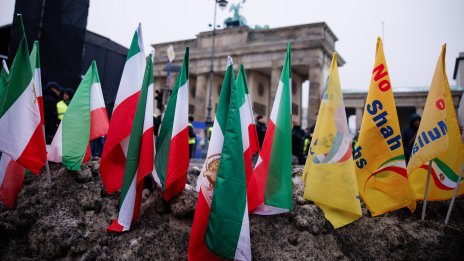 Хиляди демонстранти в Берлин призоваха за демокрация в Иран 