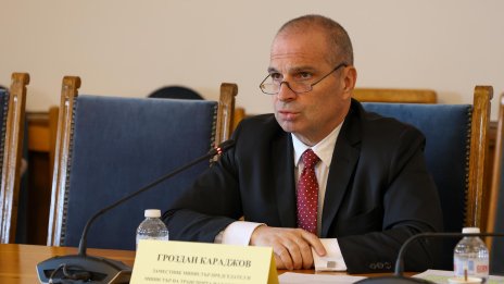 Отпускат 9,5 млн. лв. на "Български пощи" за машини за броене на пари
