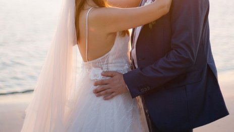 Трагичен меден месец: Мълния уби младоженец на плаж във Флорида