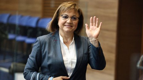 Нинова за управляващите: Взимат заем след заем, за да оцелеят