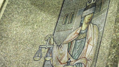 Доживотен затвор за гъркиня, убила трите си деца