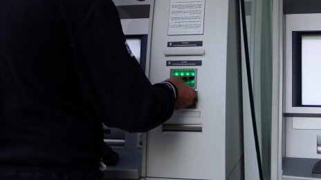Как ще теглим пари от банкомата след приема на еврото? БНБ отговаря
