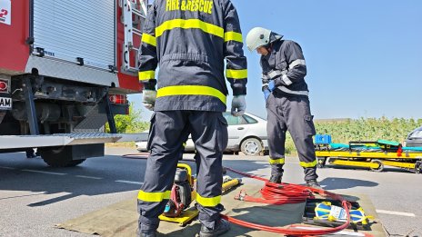 Трима души са загинали, а двама са ранени при тежката катастрофа край Елин Пелин