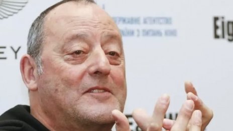 Екшън звездата Жан Рено написа шпионски роман