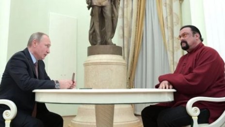 Вкарват Стивън Сегал в следващия пакет санкции срещу Русия