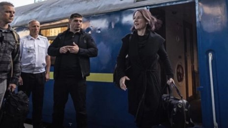 Аналена Бербок пристигна внезапно в Киев