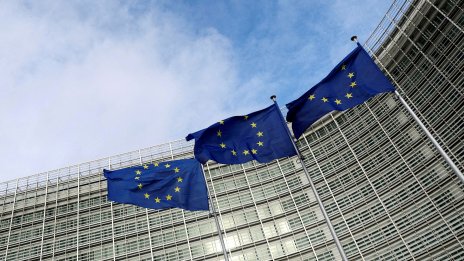 ЕК подписа споразумението с Украйна за заема от 90 млрд. евро