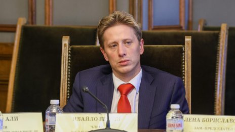 Шотев: Спирането на оръжието за Украйна е димка
