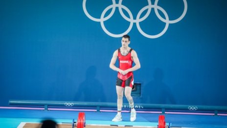 Иван Димов отпадна от битката в щангите 