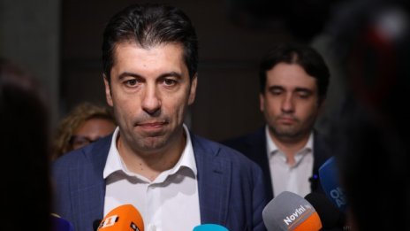 Петков призна, че се е срещнал със Стоянов в кола, но не така, както разказва Пеевски 