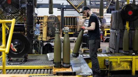 Германия трансформира индустрията си от коли към отбраната