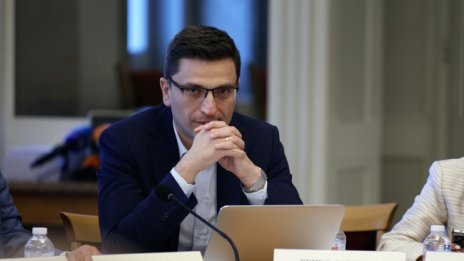 ПП-ДБ иска в закон безплатни паркоместа пред всяко училище