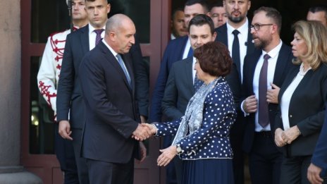 Скопие вика българския посланик заради липсата на македонското знаме