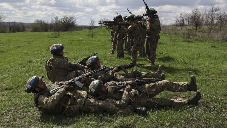 Невидимият враг на фронта: Бактерии, срещу които лекарствата не действат