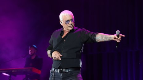 Певецът Стенли е приет в болница