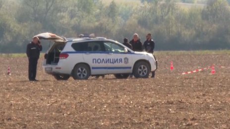 Остава опасността за живота на падналия парашутист