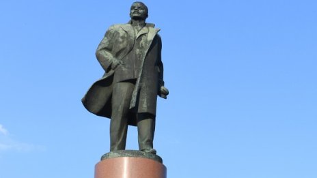 Буря разби на парчета една от най-старите статуи на Ленин 