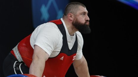 Легенда в щангите пропуска световното, става политик