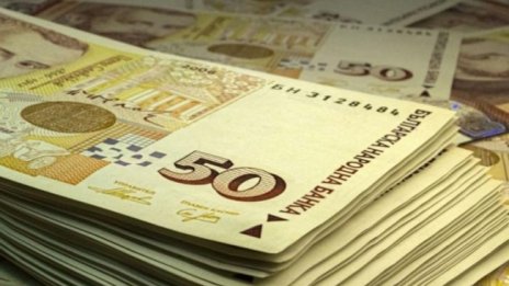 Задигнаха каса с 27 000 лева от център за гуми
