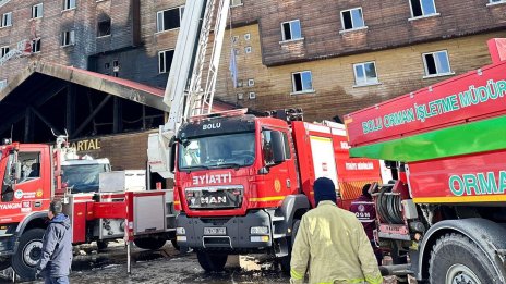 Пожар в хотел в ски курорт в Турция взе най-малко една жертва