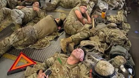 Унижение: Войниците на Тръмп в Лос Анджелис спят на пода, нямат пари за храна и вода