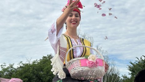 Президентът Йотова е за Празника на розата в Казанлък