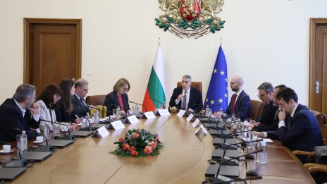 Хората не трябва да избират между купен глас и топъл обяд