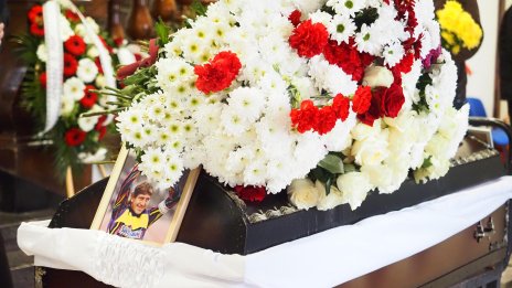 В кадър: Последно сбогом с легендата Джони Велинов