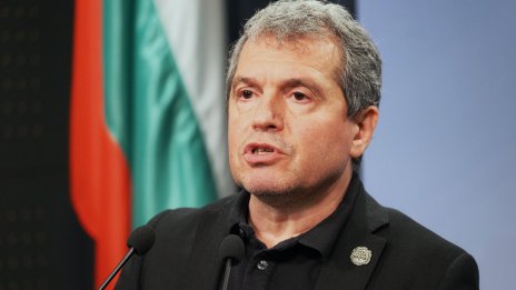Тошко Йорданов: Предлагаме да отпадане промяната, с която се отнеха от президентството колите на НСО