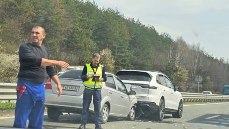 Две катастрофи в един участък на магистралата, тапата е километрична 