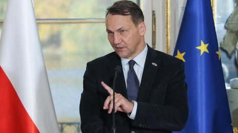 Захарова нарече полския външен министър Осама бин Сикорски