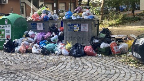 Спира събирането на боклука от цветните контейнери в 18 района в София