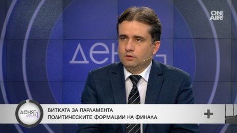 Божанов: Сарафов се скри под масата