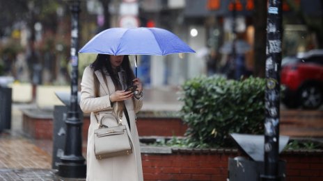 Времето утре: Студено, облачно, с валежи от дъжд и сняг