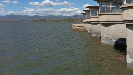 Откриха мъртва риба край язовир "Копринка", проверяват водата