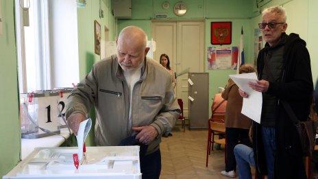 Как &bdquo;Яблоко&ldquo; оцеля в руските избори въпреки забраната на партията