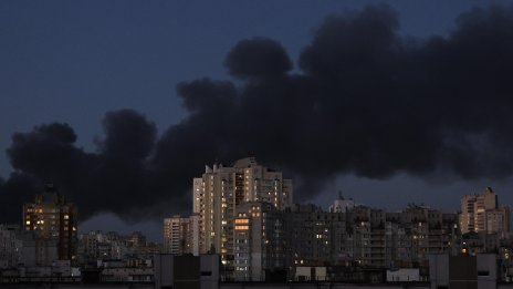 Киев съобщи за руска въздушна атака над града тази нощ
