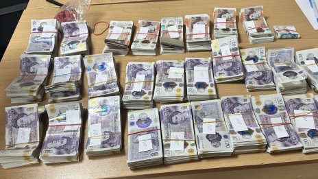 Митничари спипаха 50 000 британски лири във въздуховод на камион