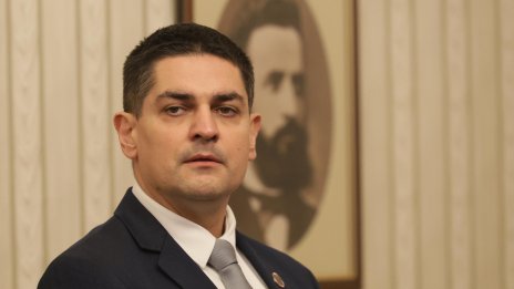 Радостин Василев: Йотова е секретарката на Радев в президентството