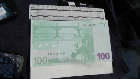 Пак в Монтанско: Мъж опита да плати сметката за вода с фалшиви 100 евро