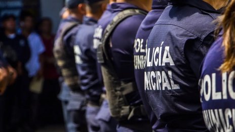 Двама с мотор застреляха трима души в Испания