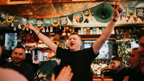 Въпреки санкциите и бойкота: Иралндско уиски продължава да се лее в баровете в Русия