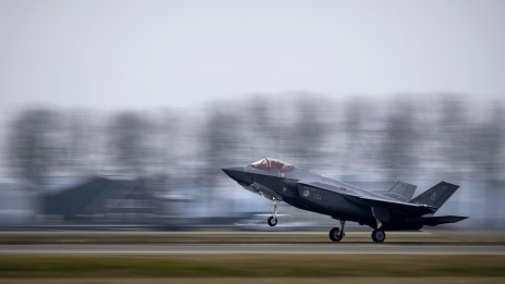 Пилотът на падналия F-35 е оцелял, Иран обяви награда за главата му СНИМКИ