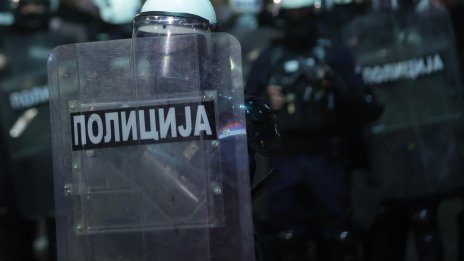 Млада жена е ранена, след като нападнала полицай с нож в Белград